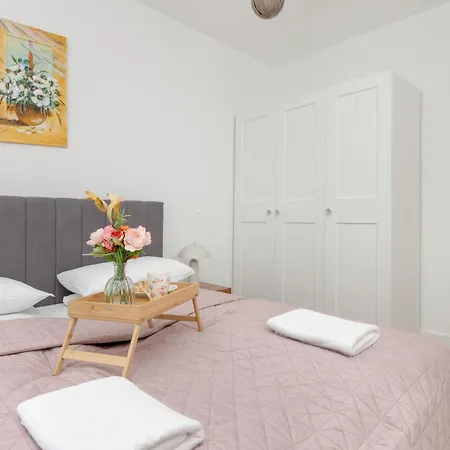 Classy In Balcony & Wifi By Rent Like